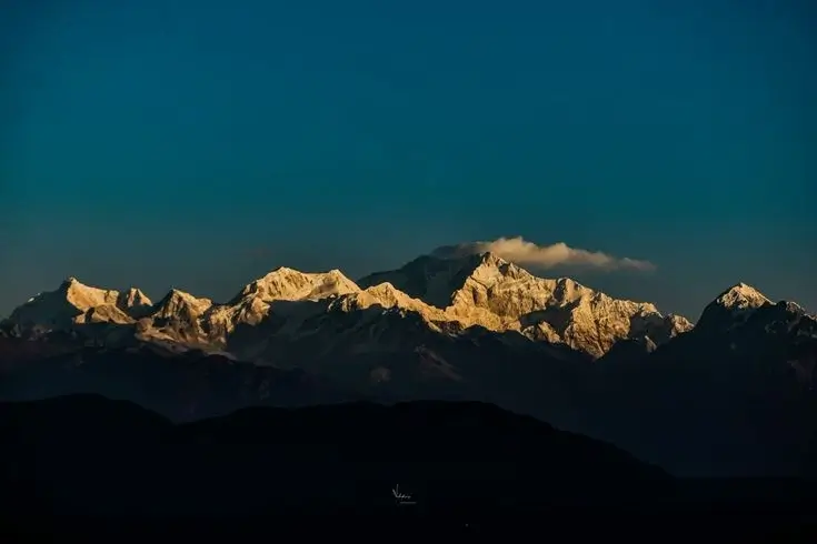 Kanchenjunga panorama from Darjeeling — therapeutic altitude views